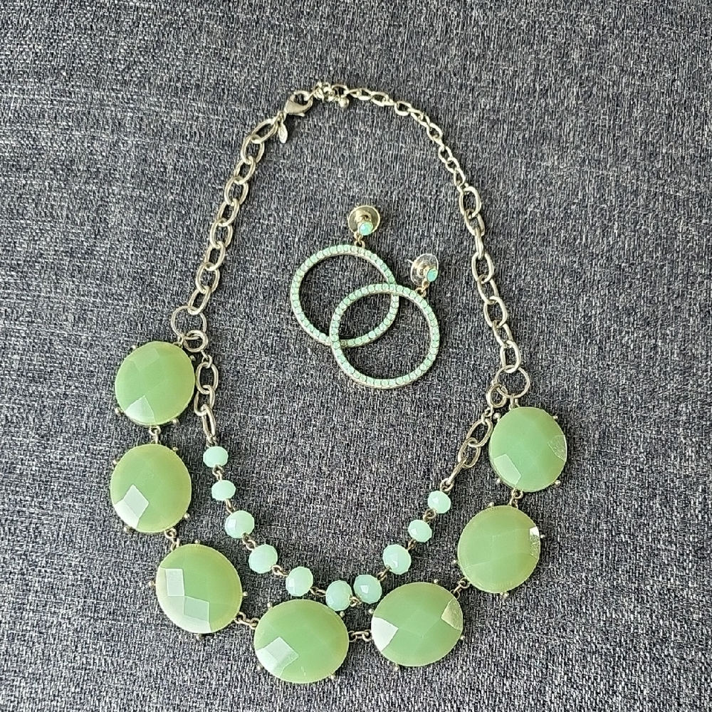 Premier Designs Green and Gold Necklace Set